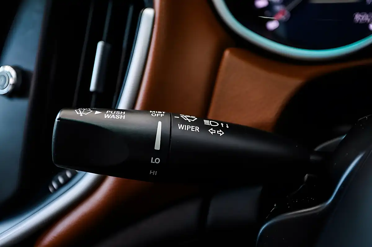 Used 2016 Maserati Ghibli Saloon Blue - Interior and Exterior details 16