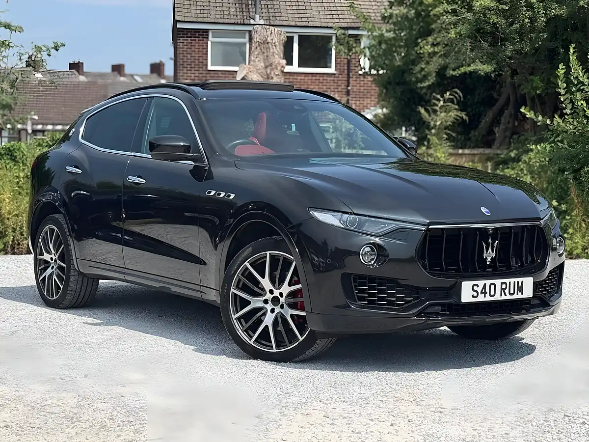 Used 2016 Maserati Levante Zf 4WD Black - Front View