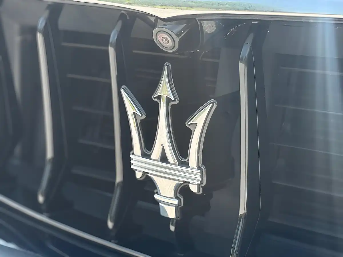 Used 2016 Maserati Levante Zf 4WD Black - Interior and Exterior details 19