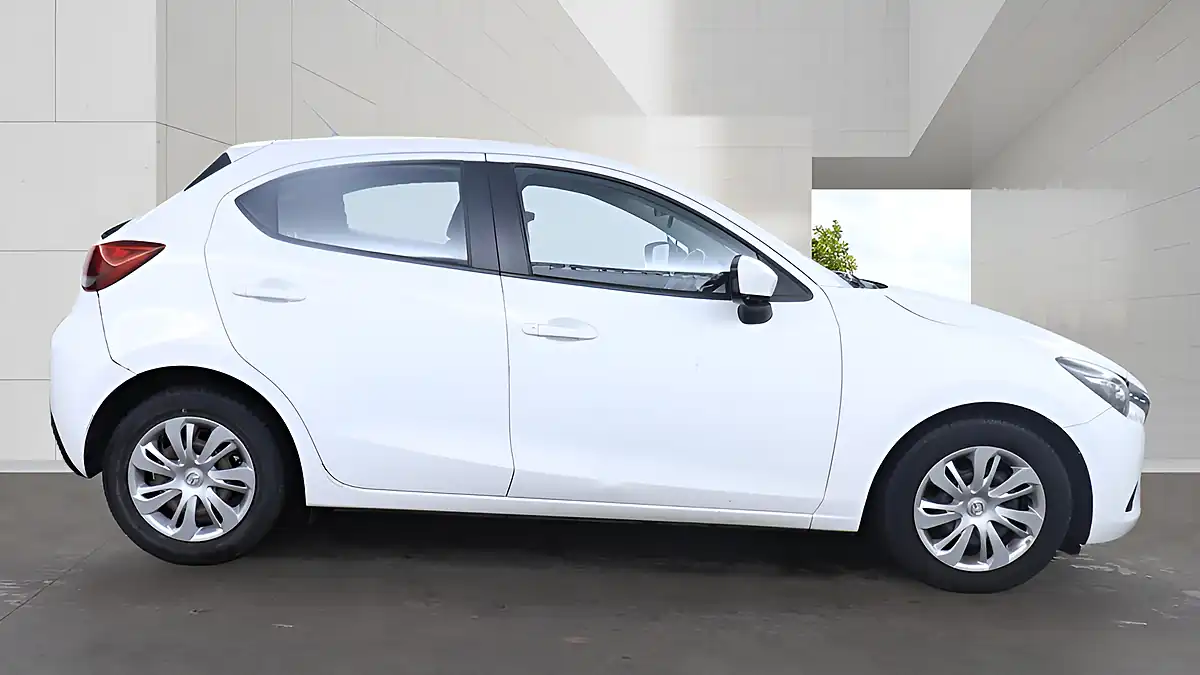 Used 2016 Mazda 2 Se White - Interior and Exterior details 5