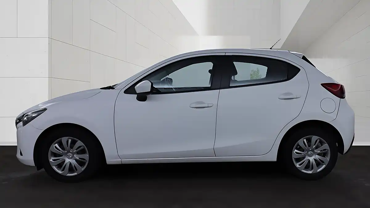 Used 2016 Mazda 2 Se White - Interior and Exterior details 6