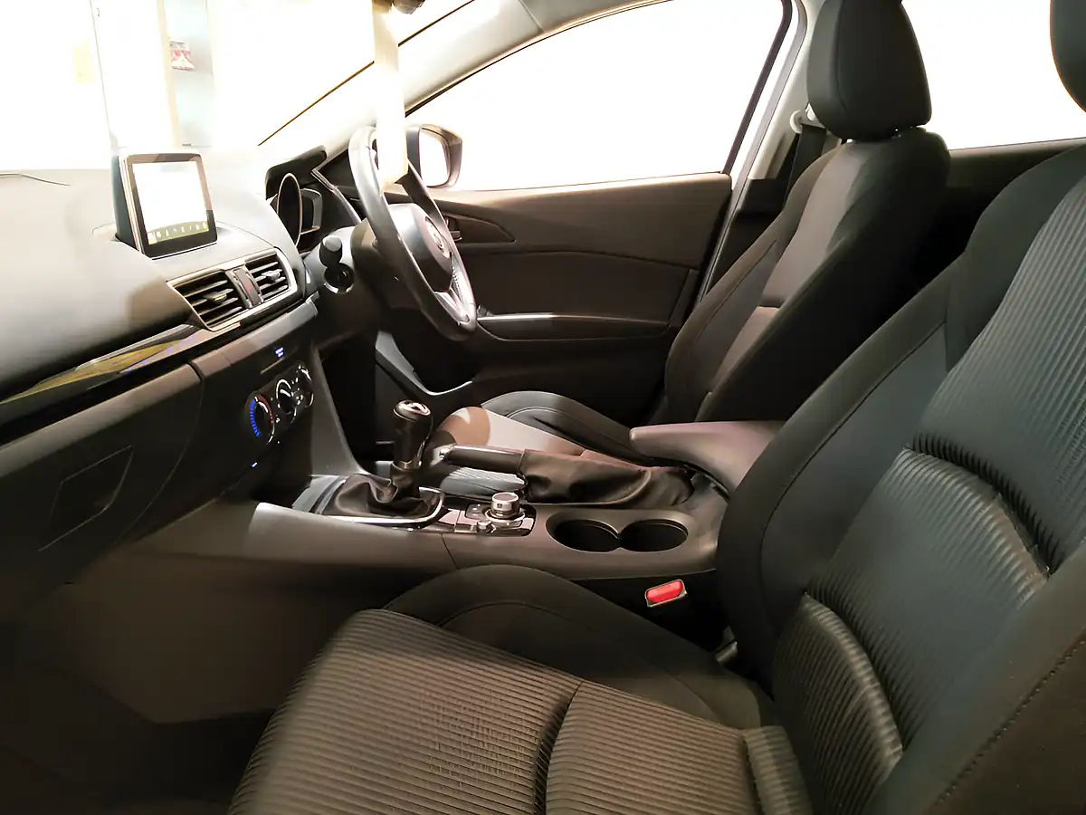 Used 2016 Mazda 3 Se Nav White - Interior and Exterior details 12
