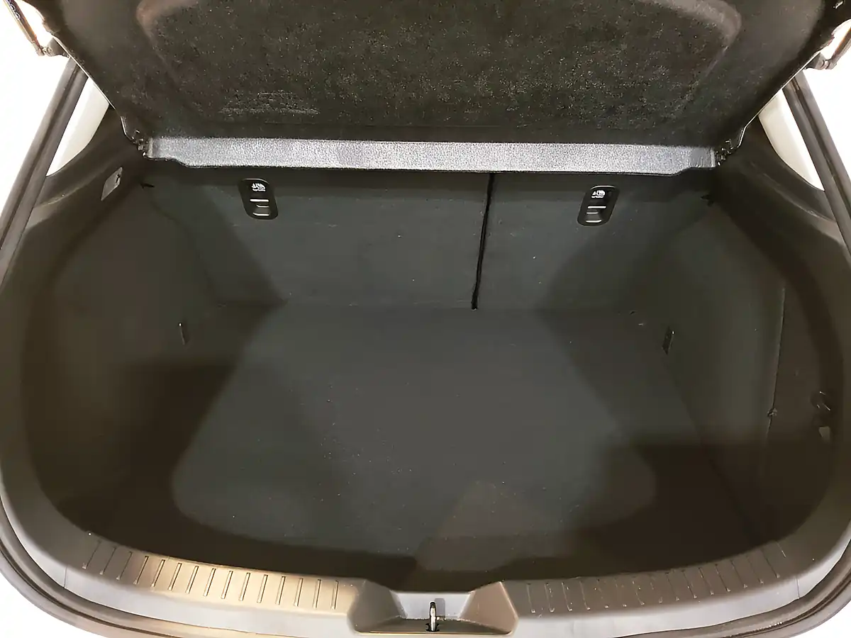 Used 2016 Mazda 3 Se Nav White - Interior and Exterior details 13
