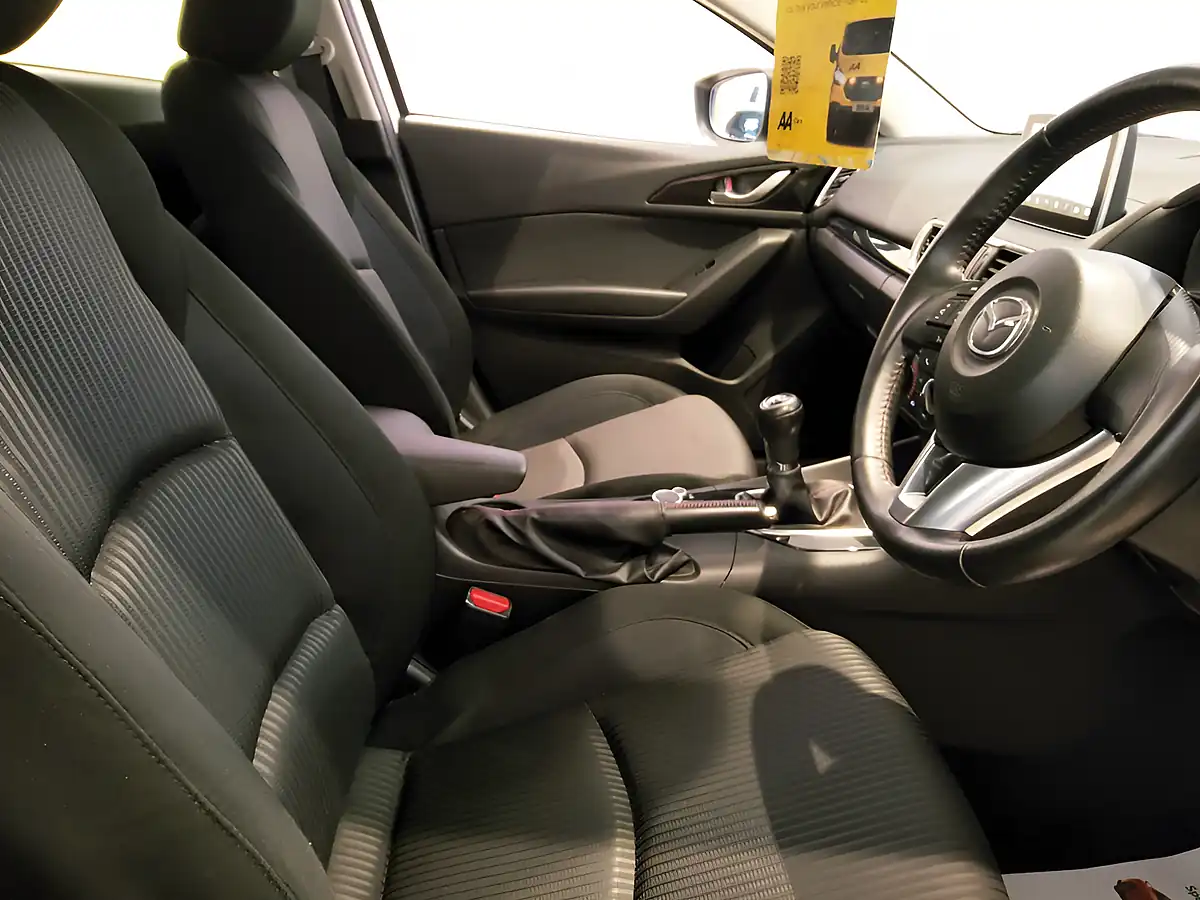 Used 2016 Mazda 3 Se Nav White - Interior and Exterior details 9