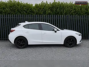 Used 2016 Mazda 3 Se White - Interior and Exterior details 8