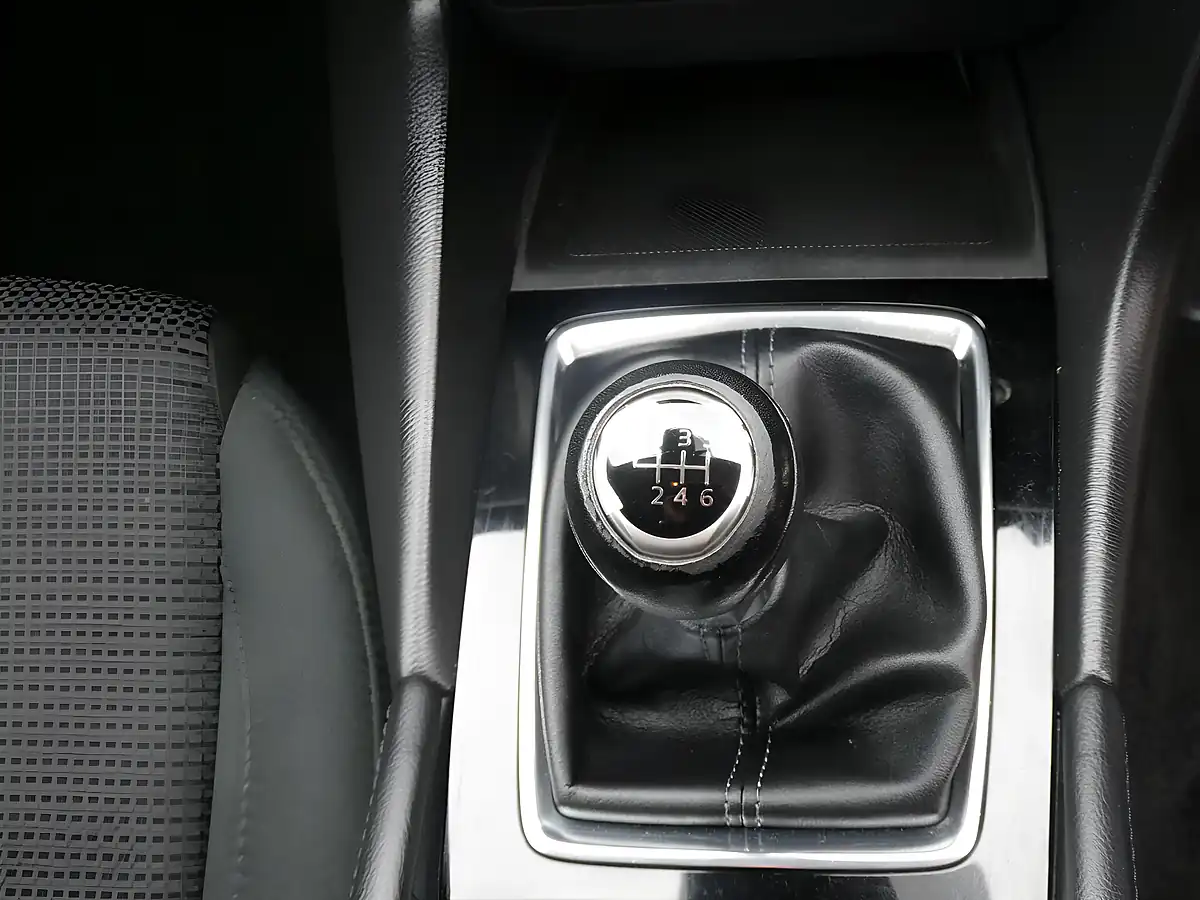 Used 2016 Mazda 3 Sport Nav White - Interior and Exterior details 8
