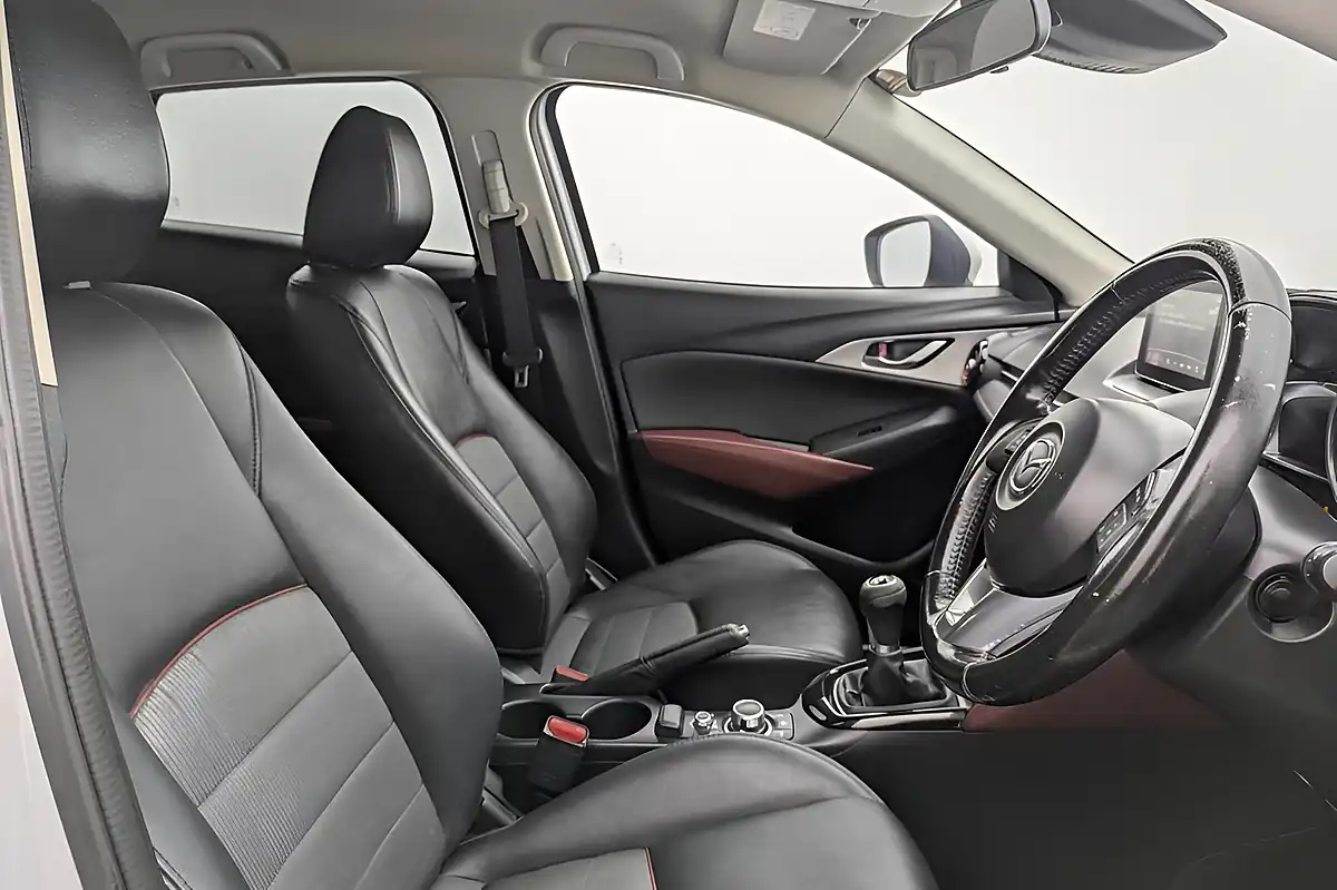 Used 2016 Mazda CX-3 Sport Nav Silver - Interior and Exterior details 2