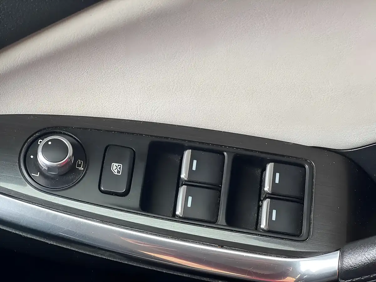 Used 2016 Mazda CX-5 Sport Nav Black - Interior and Exterior details 10