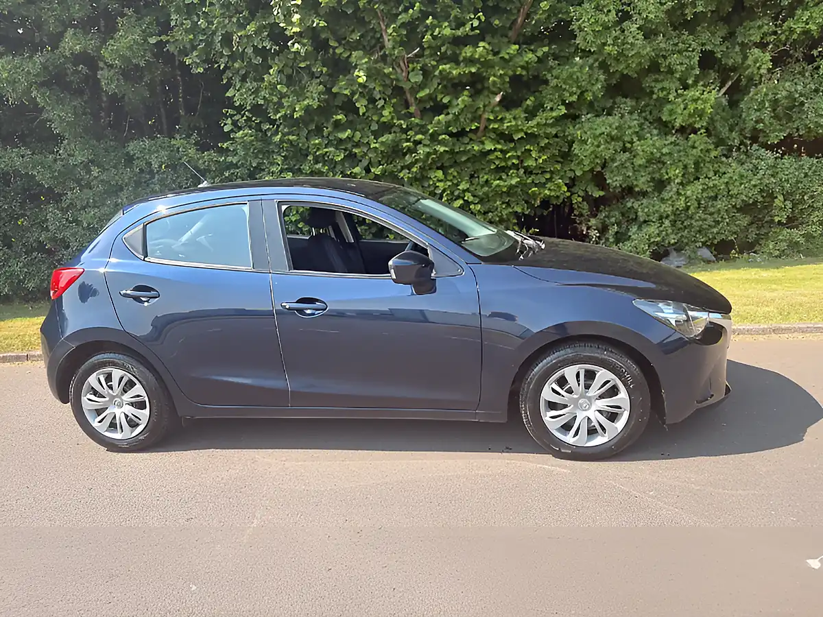 Used 2016 Mazda Mazda2 Se Blue - Interior and Exterior details 3