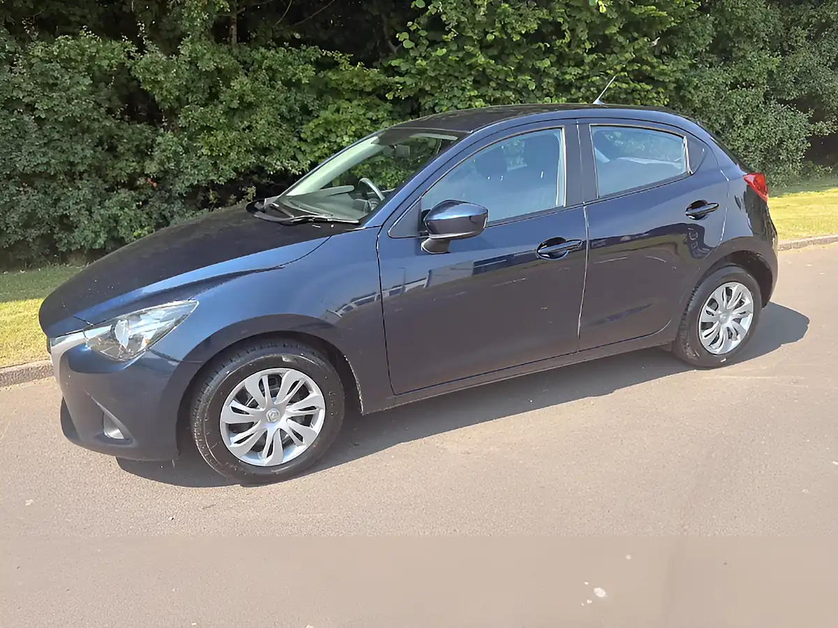 Used 2016 Mazda Mazda2 Se Blue - Interior and Exterior details 6