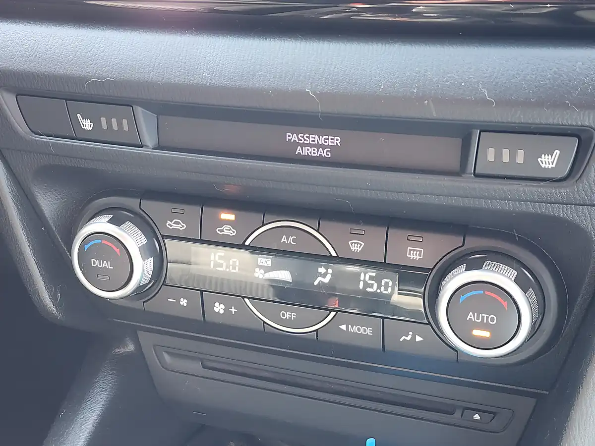 Used 2016 Mazda MAZDA3 Se-L Nav Red - Interior and Exterior details 13