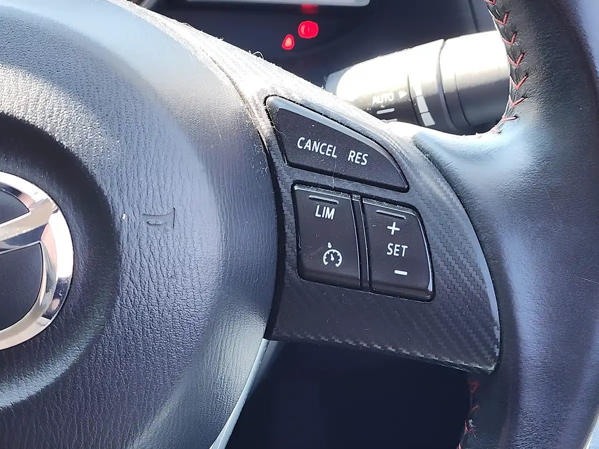 Used 2016 Mazda MAZDA3 Se-L Nav Red - Interior and Exterior details 16