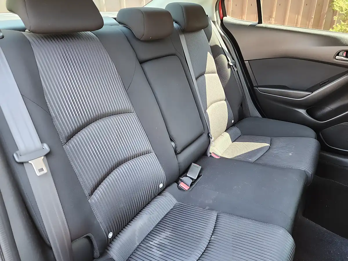 Used 2016 Mazda MAZDA3 Se-L Nav Red - Interior and Exterior details 18