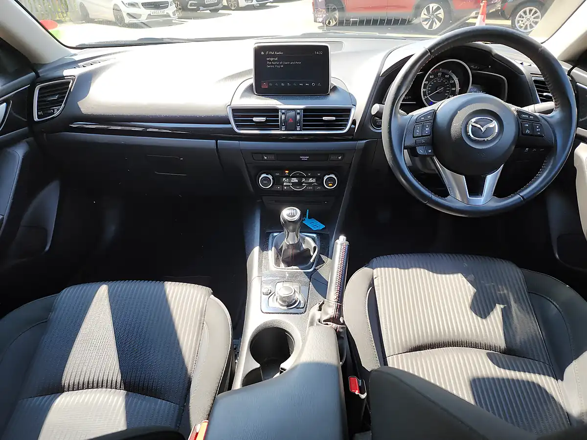 Used 2016 Mazda MAZDA3 Se-L Nav Red - Interior and Exterior details 7