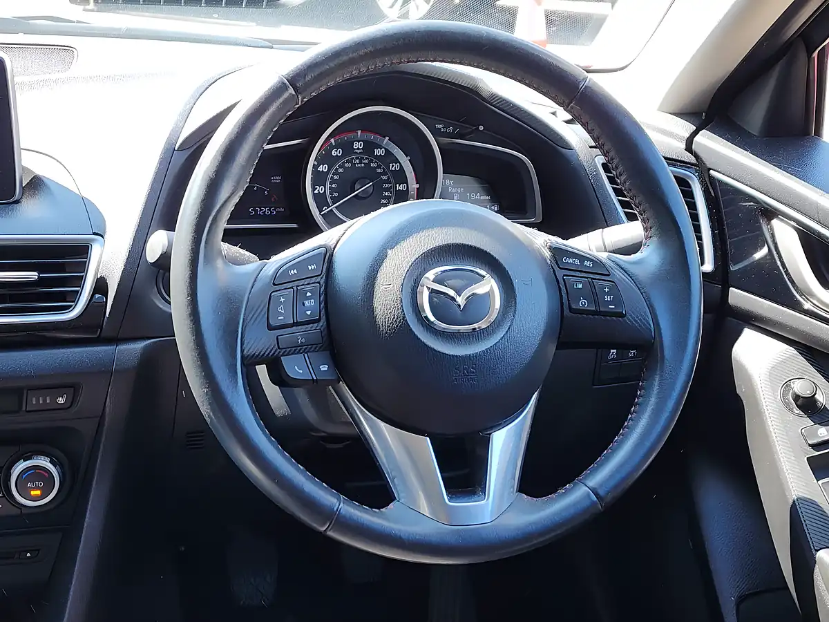 Used 2016 Mazda MAZDA3 Se-L Nav Red - Interior and Exterior details 8