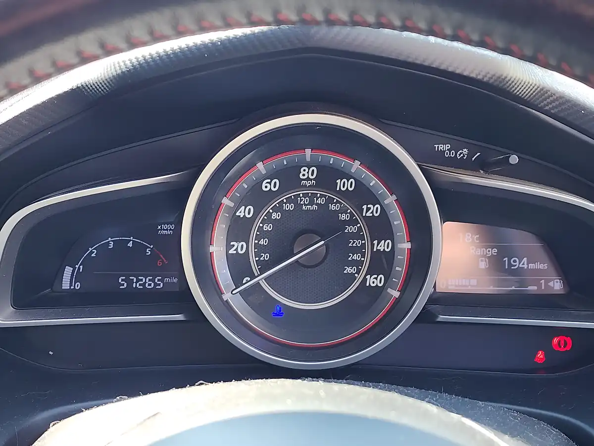 Used 2016 Mazda MAZDA3 Se-L Nav Red - Interior and Exterior details 9