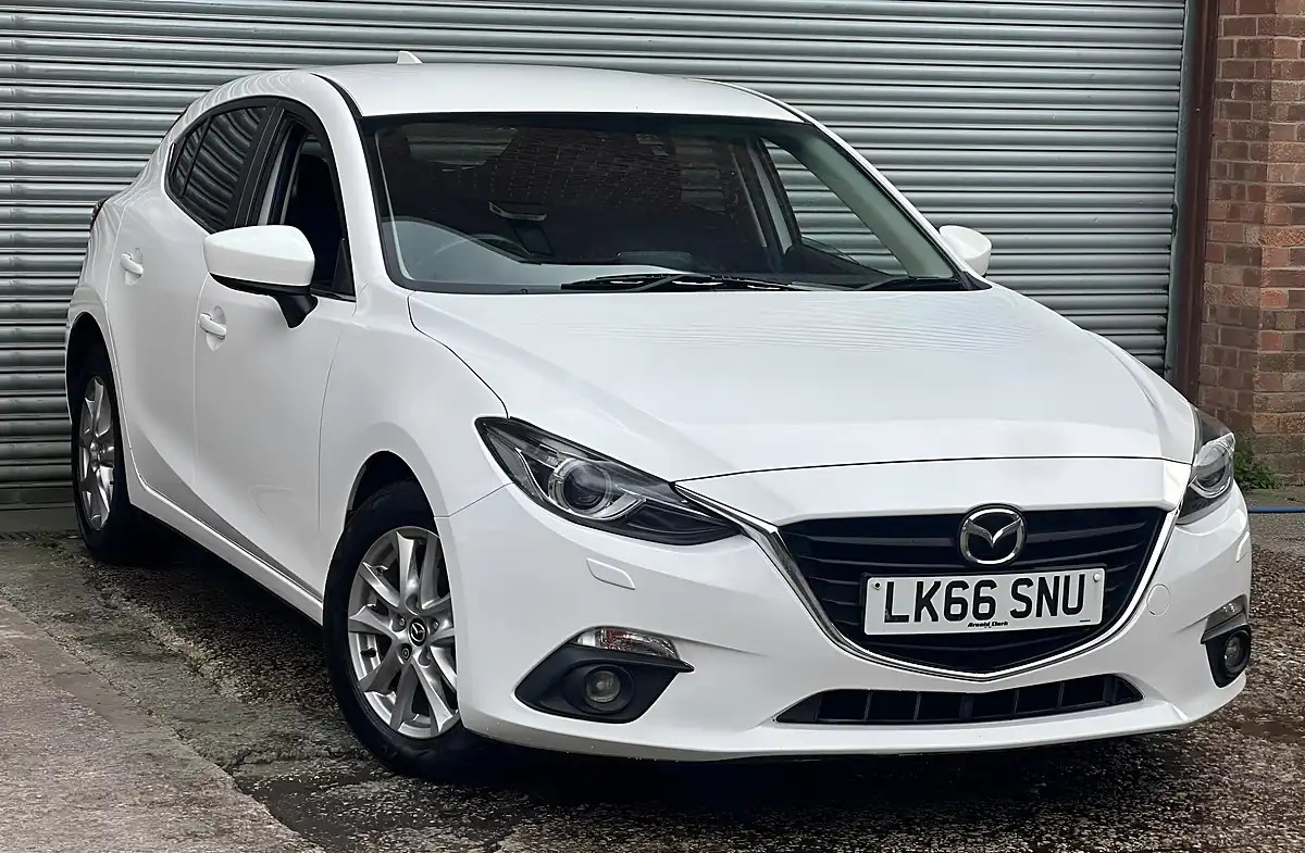 Used 2016 Mazda Mazda3 Se-L White - Front View