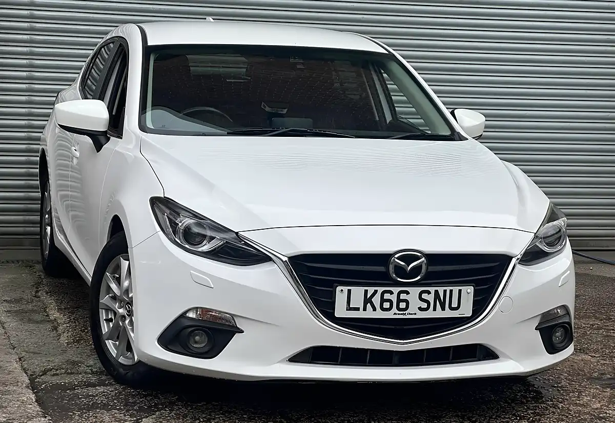 Used 2016 Mazda Mazda3 Se-L White - Interior and Exterior details 10