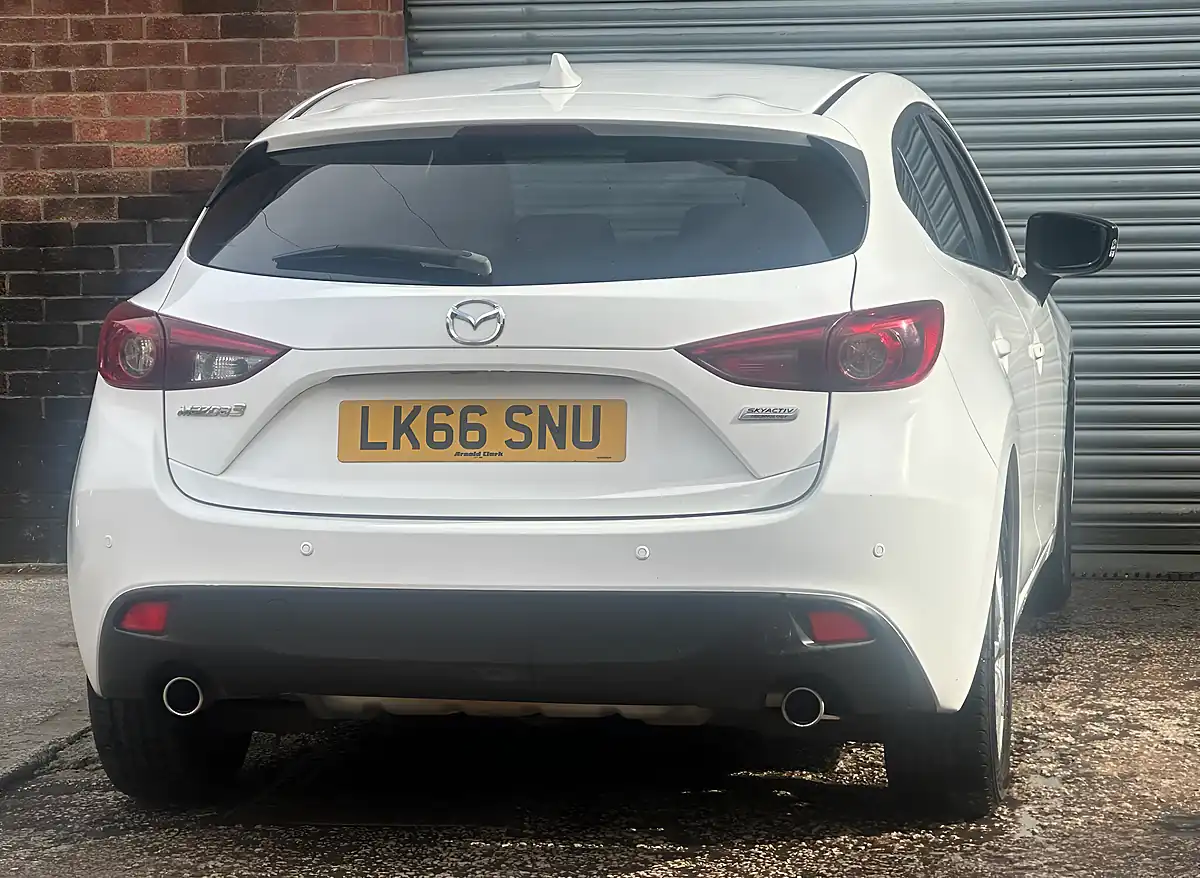 Used 2016 Mazda Mazda3 Se-L White - Interior and Exterior details 11