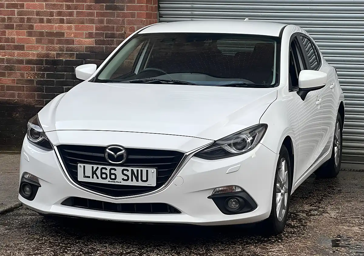 Used 2016 Mazda Mazda3 Se-L White - Interior and Exterior details 13
