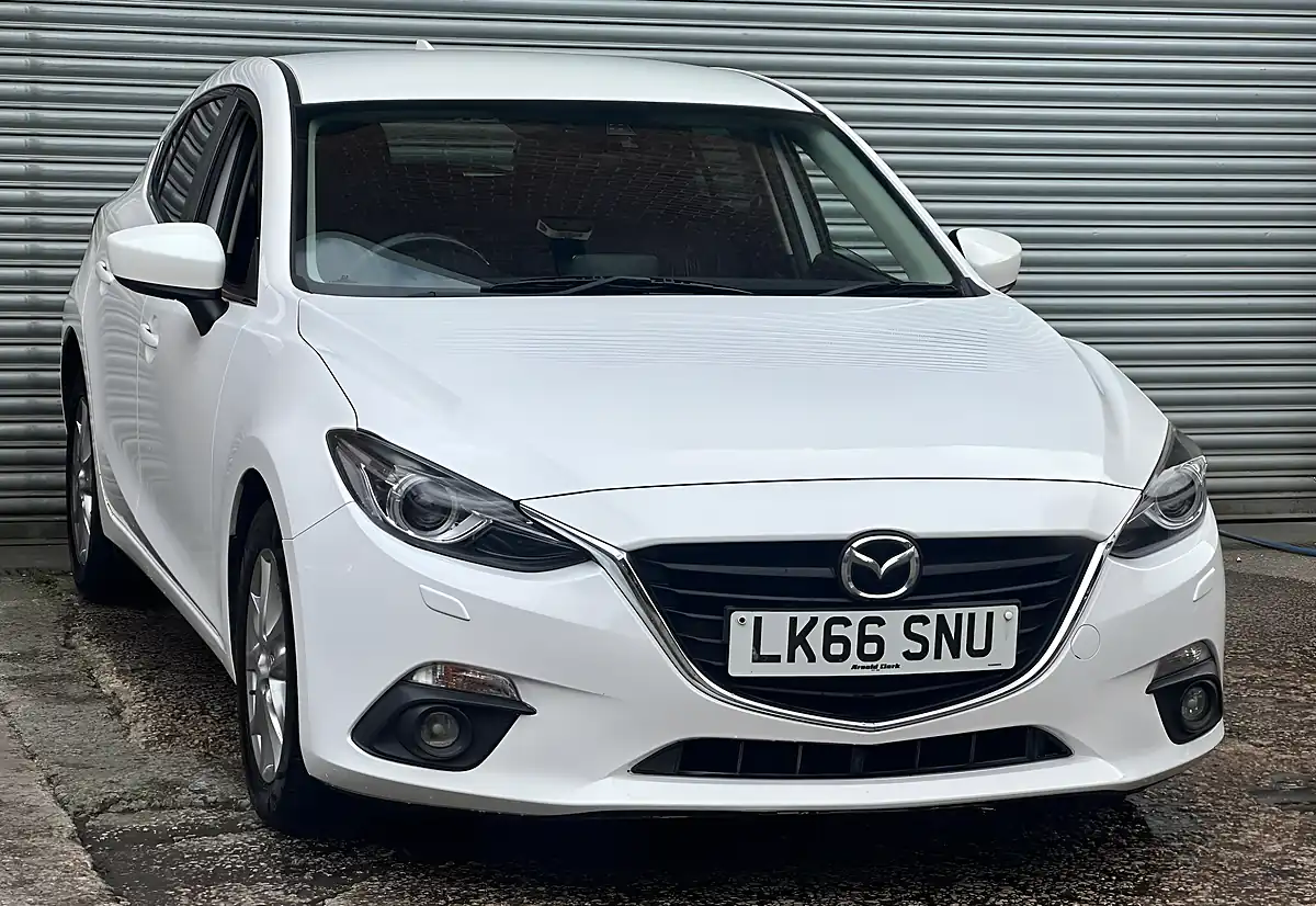 Used 2016 Mazda Mazda3 Se-L White - Interior and Exterior details 15
