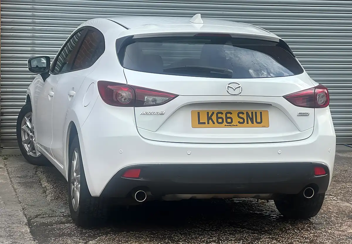 Used 2016 Mazda Mazda3 Se-L White - Interior and Exterior details 17