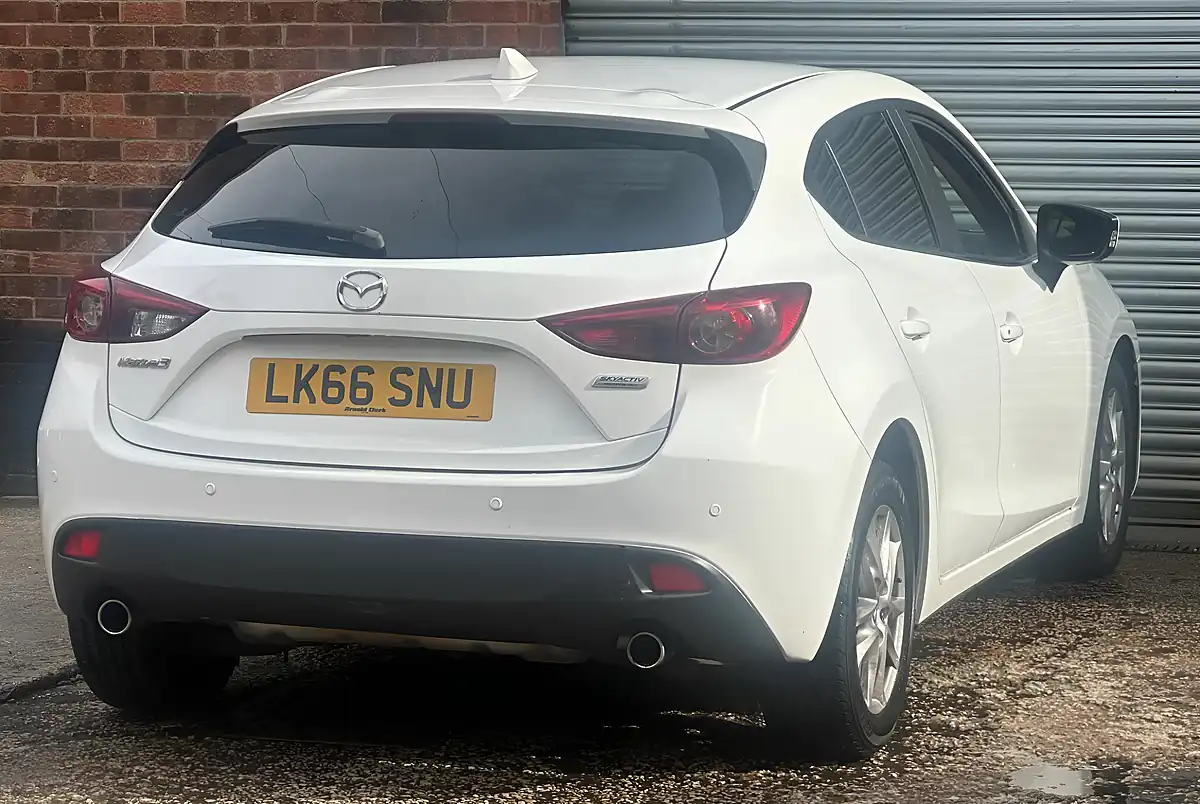 Used 2016 Mazda Mazda3 Se-L White - Interior and Exterior details 18