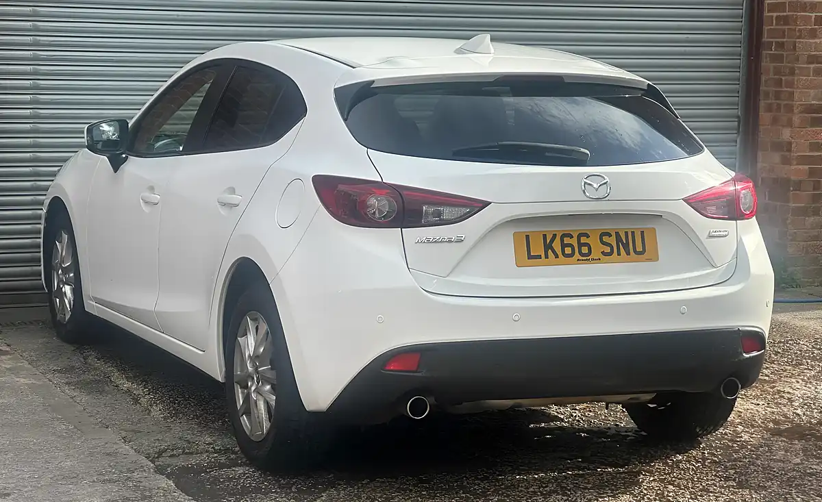 Used 2016 Mazda Mazda3 Se-L White - Interior and Exterior details 20