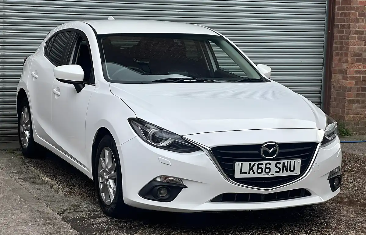 Used 2016 Mazda Mazda3 Se-L White - Interior and Exterior details 3