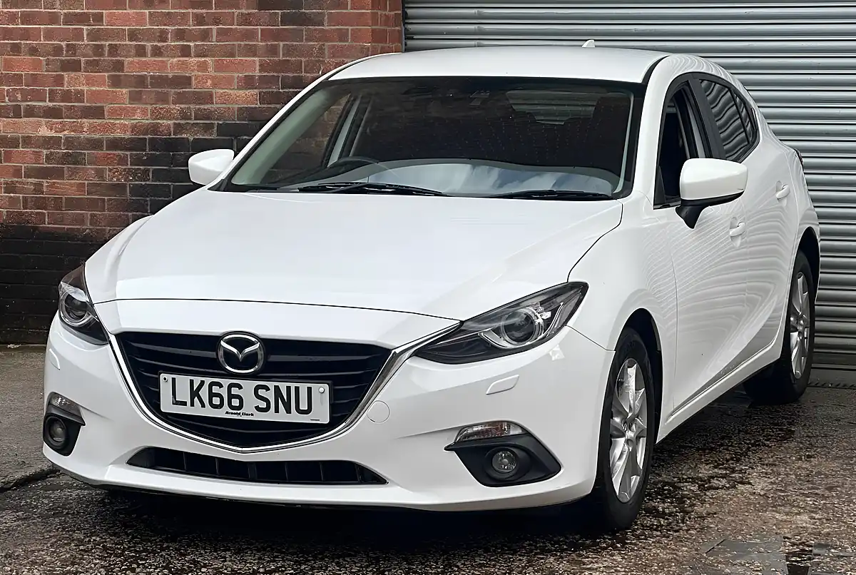 Used 2016 Mazda Mazda3 Se-L White - Interior and Exterior details 4