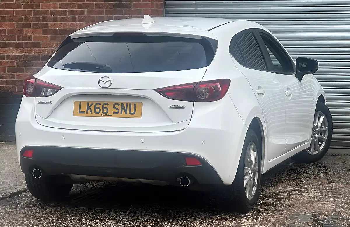 Used 2016 Mazda Mazda3 Se-L White - Interior and Exterior details 6