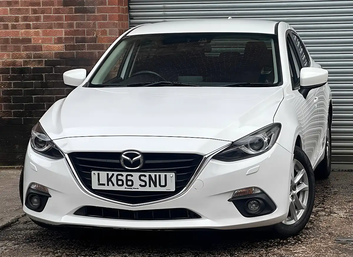 Used 2016 Mazda Mazda3 Se-L White - Interior and Exterior details 8