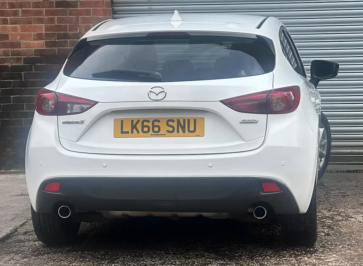 Used 2016 Mazda Mazda3 Se-L White - Interior and Exterior details 9