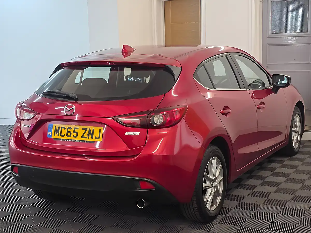 Used 2016 Mazda Mazda3 Se Nav Red - Interior and Exterior details 4