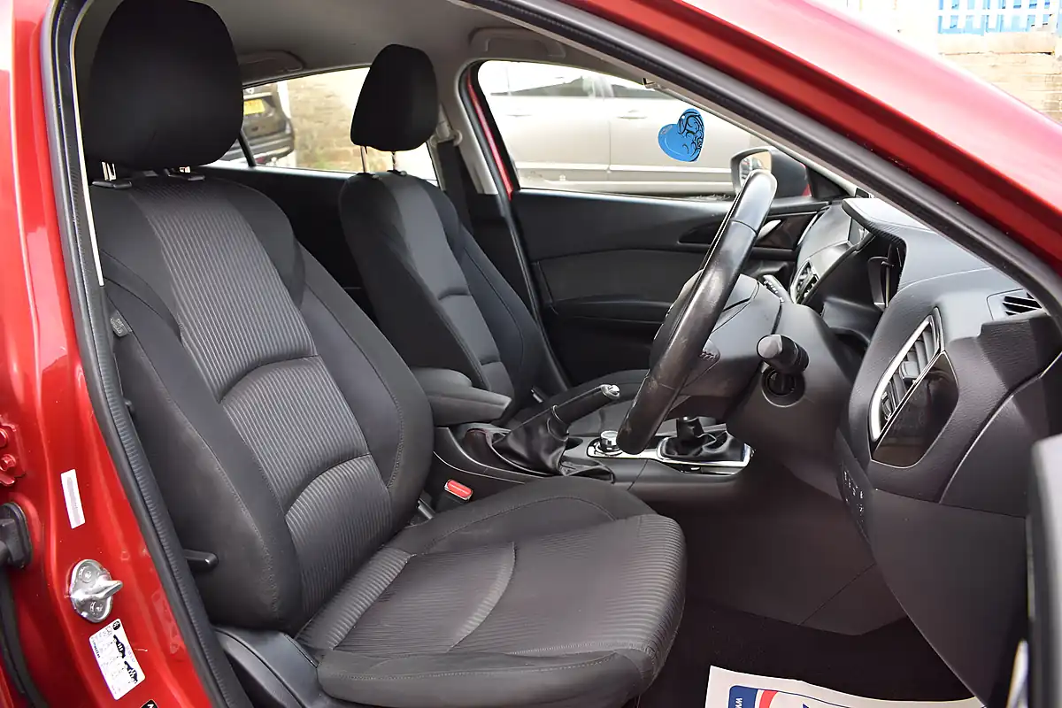 Used 2016 Mazda Mazda3 Se Nav Red - Interior and Exterior details 9