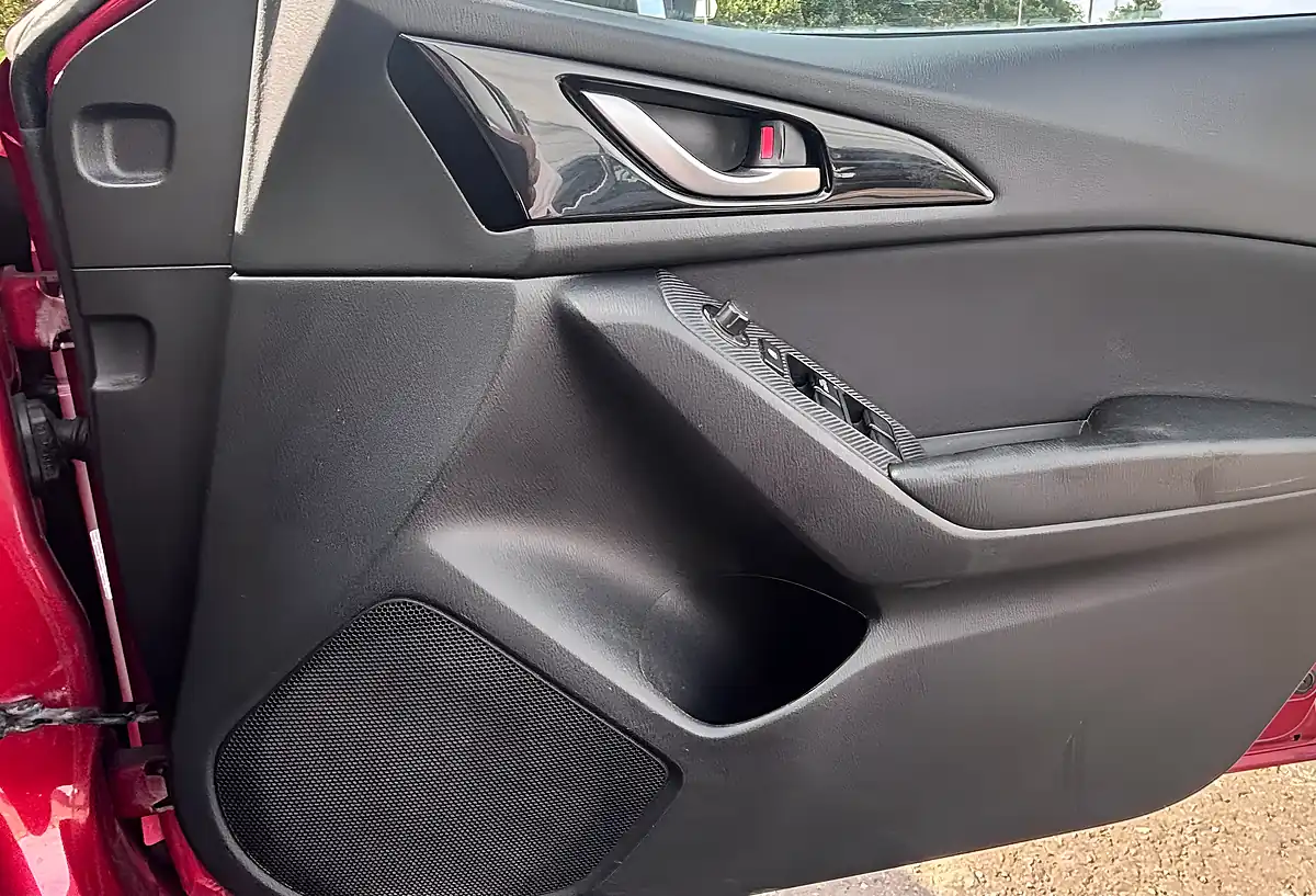 Used 2016 Mazda Mazda3 Se Nav Red - Interior and Exterior details 11