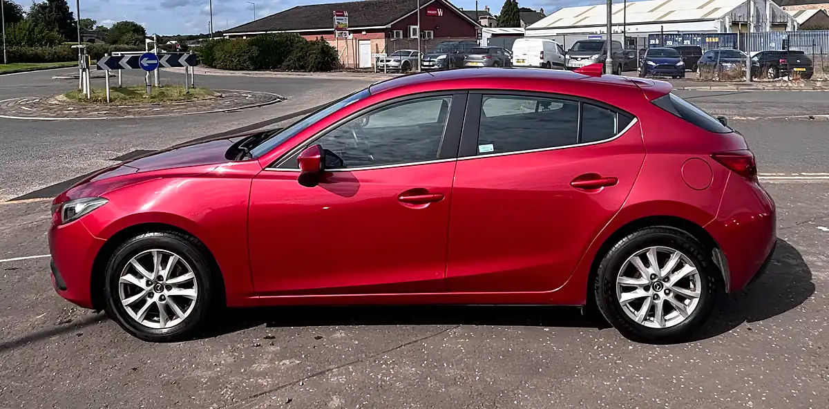 Used 2016 Mazda Mazda3 Se Nav Red - Interior and Exterior details 3