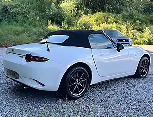 Used 2016 Mazda MX-5 Sport Arctic White - Interior and Exterior details 3