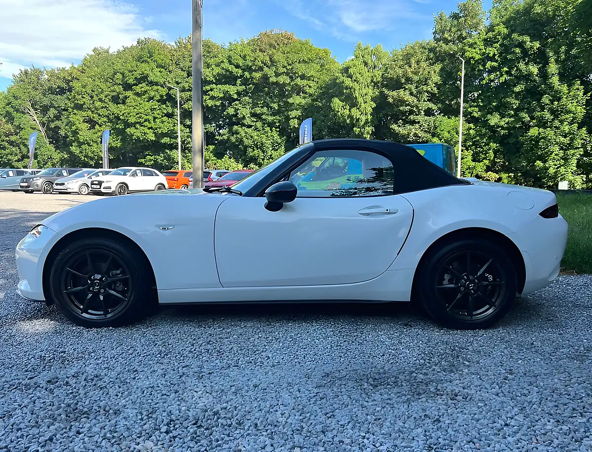 Used 2016 Mazda MX-5 Sport Arctic White - Interior and Exterior details 6