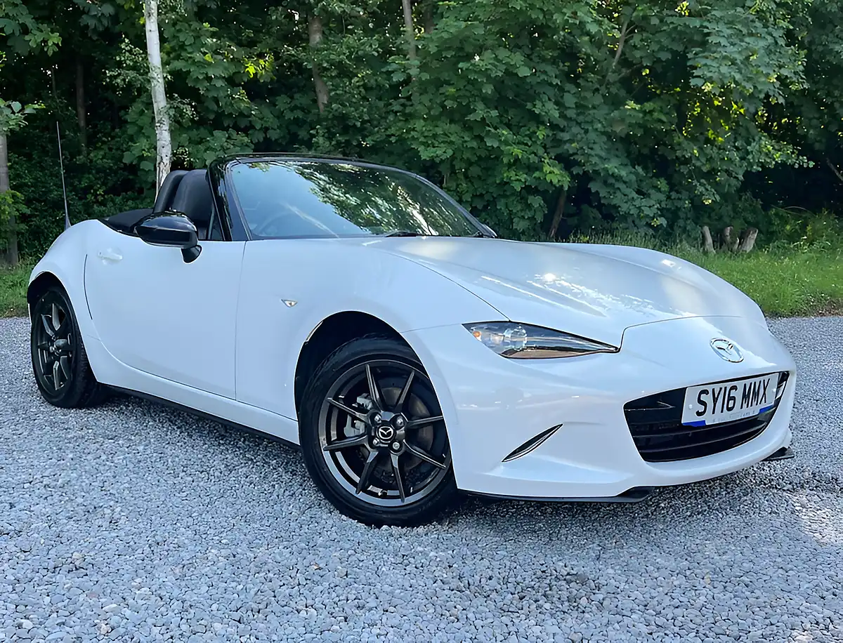Used 2016 Mazda MX-5 Sport Arctic White - Interior and Exterior details 9