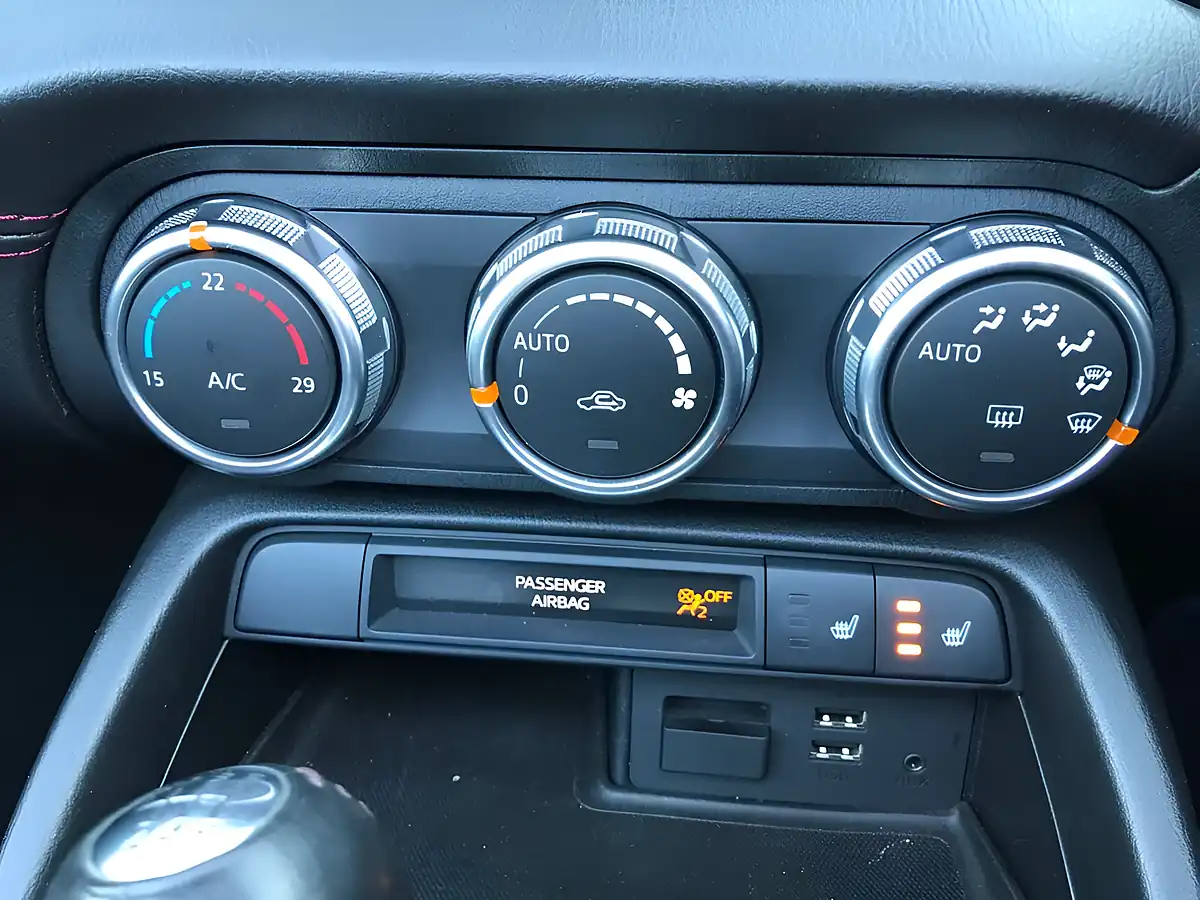 Used 2016 Mazda MX-5 Sport Nav Silver - Interior and Exterior details 15