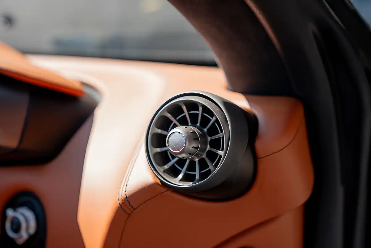 Used 2016 Mclaren 675LT Spider Fire Black - Interior and Exterior details 12
