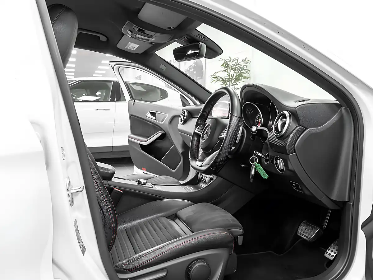 Used 2016 Mercedes a-Class AMG Line (premium) Cirrus White - Interior and Exterior details 11