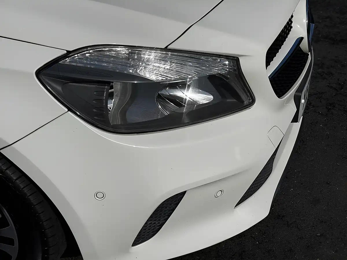 Used 2016 Mercedes-Benz a-Class Se (executive) White - Interior and Exterior details 15