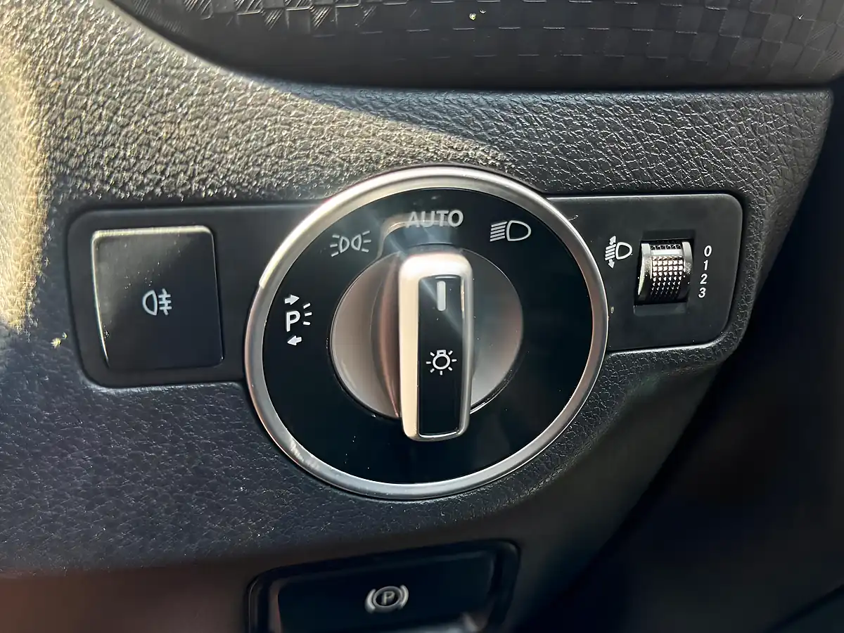 Used 2016 Mercedes-Benz a Class Sport (executive) Silver - Interior and Exterior details 19