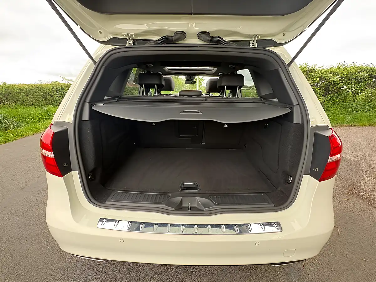 Used 2016 Mercedes-Benz B-Class AMG Line (premium Plus) White - Interior and Exterior details 13