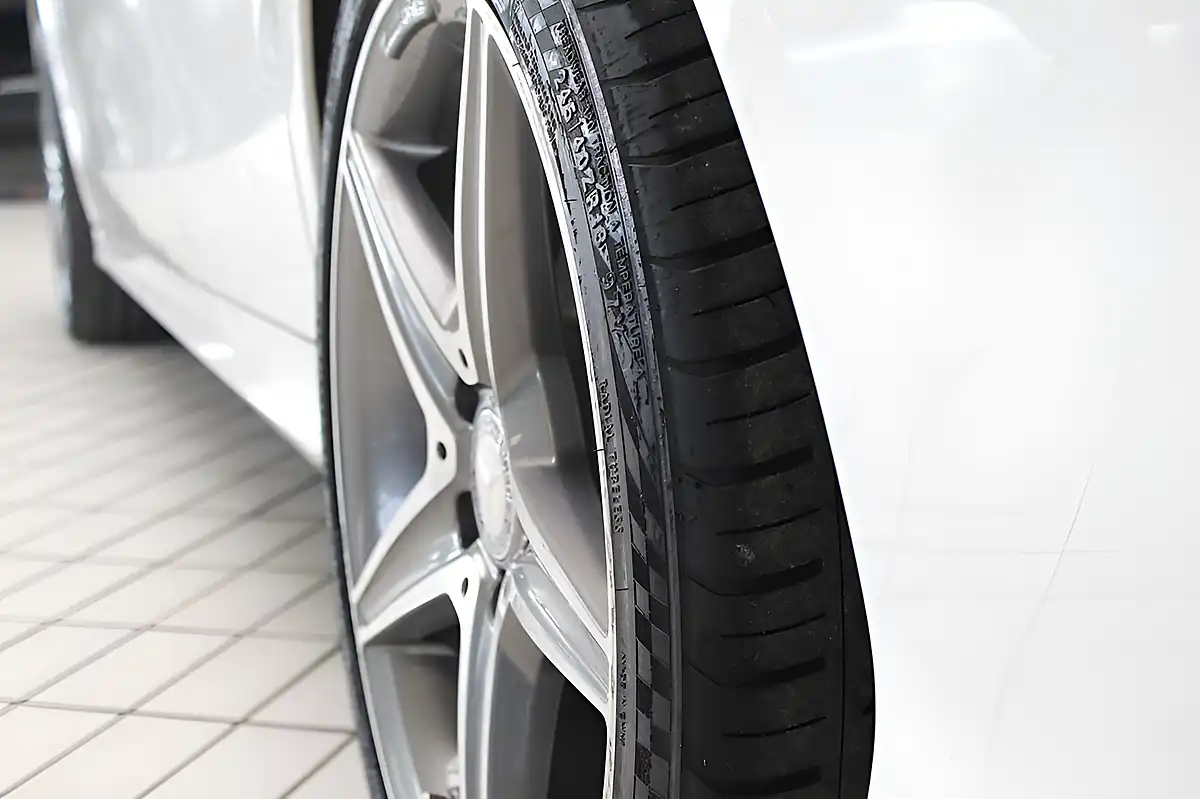 Used 2016 Mercedes-Benz C-Class AMG Line (premium) Polar White - Interior and Exterior details 20