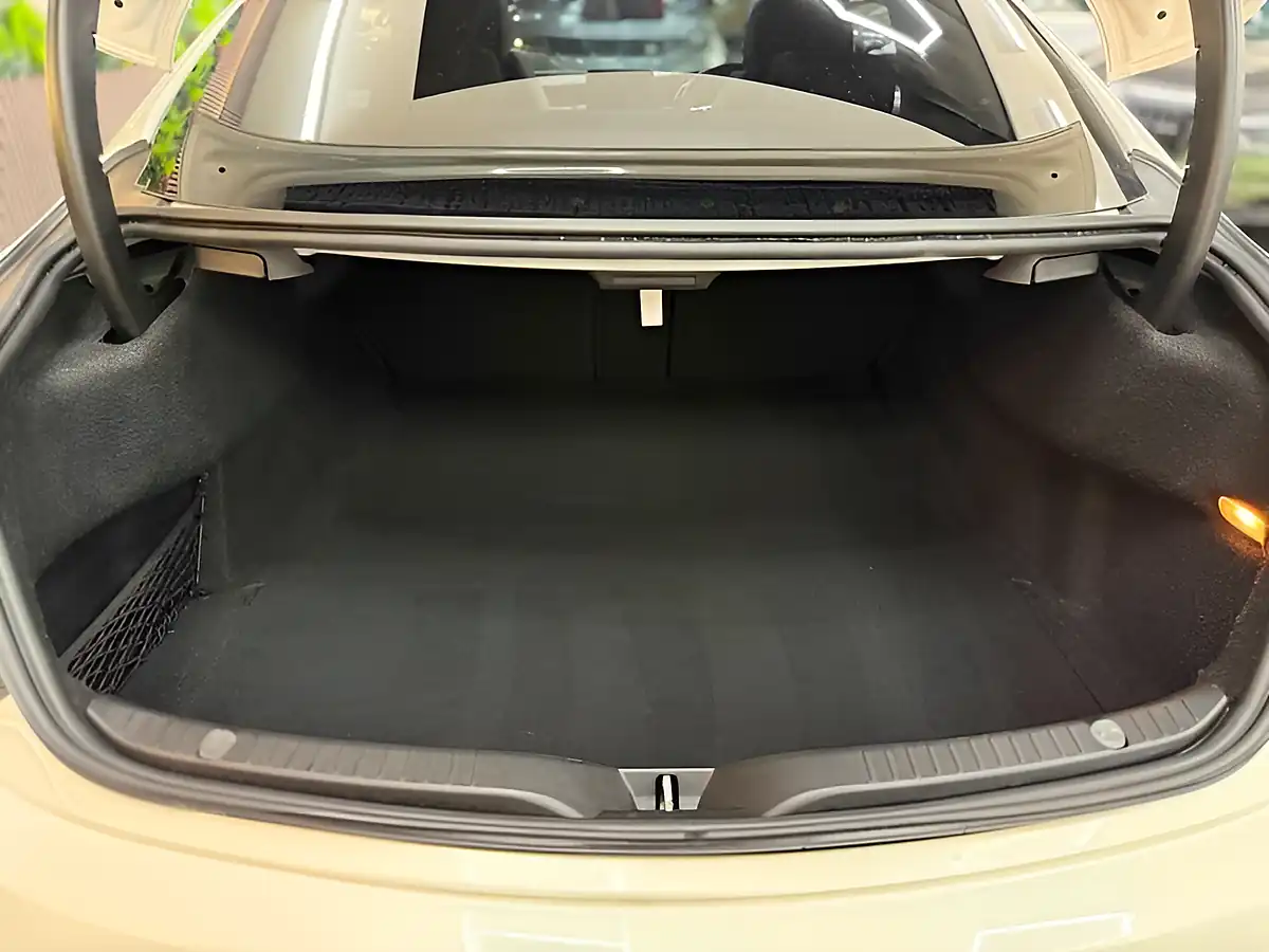 Used 2016 Mercedes-Benz C Class Premium White - Interior and Exterior details 20