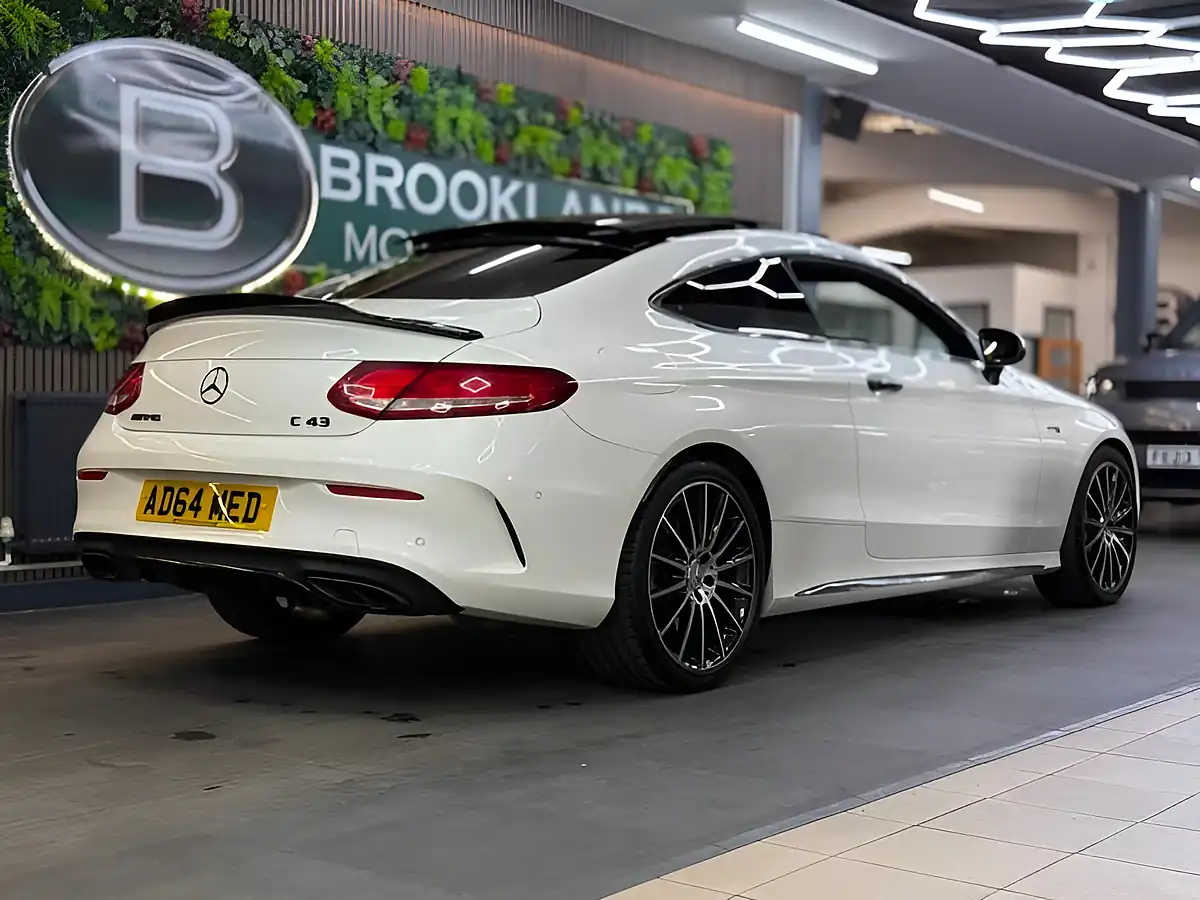 Used 2016 Mercedes-Benz C Class Premium White - Interior and Exterior details 9