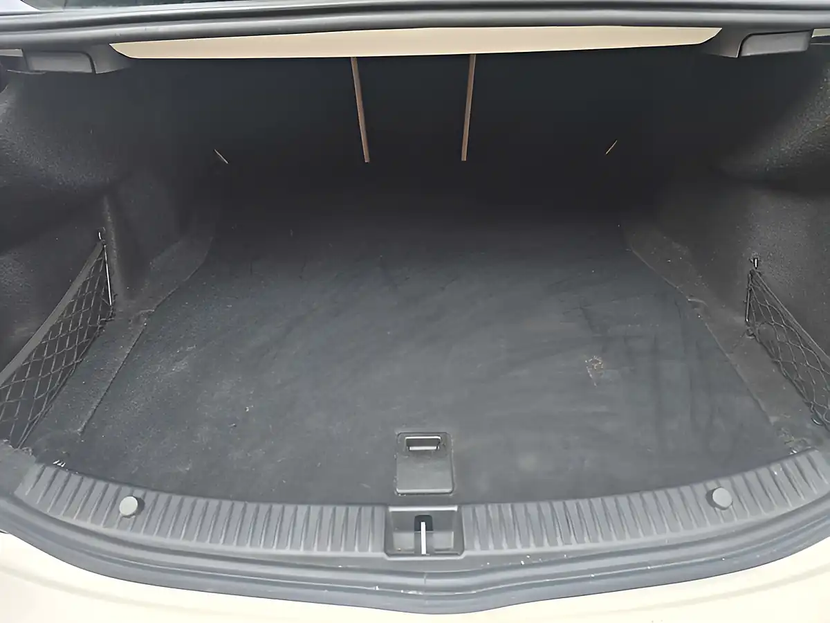 Used 2016 Mercedes-Benz C Class Sport White - Interior and Exterior details 17